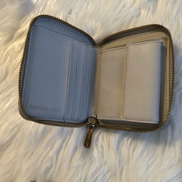 Michael Kors white logo wallet - Picture 6 of 7